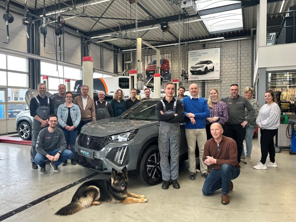 Team Autobedrijf Broere in werkplaats - Autobedrijf Broere Krimpen aan den IJssel